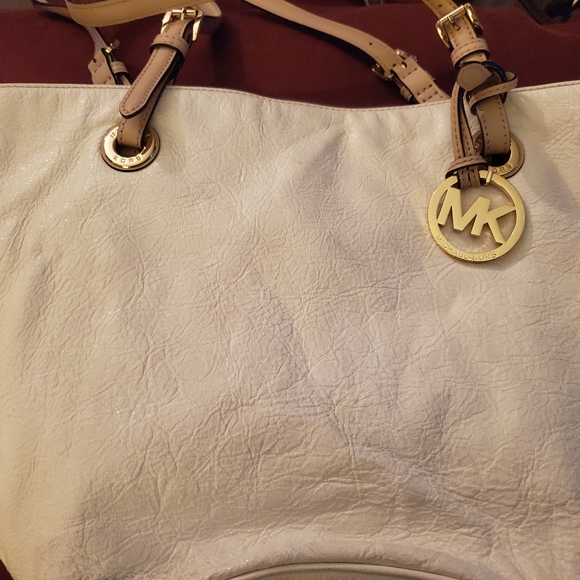Michael Kors Handbags - Good condition Michael Kors authentic hand bag